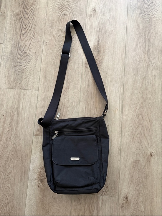Baggallini Handbags - Baggallini Black Crossbody Shoulder Bag Everyday Travel Carry